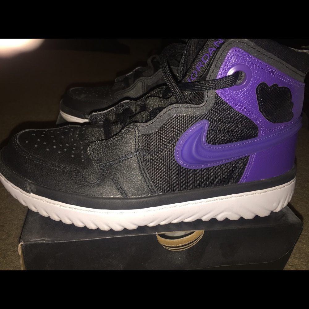 NIKE Air Jordans 1 High React - Black & Purple